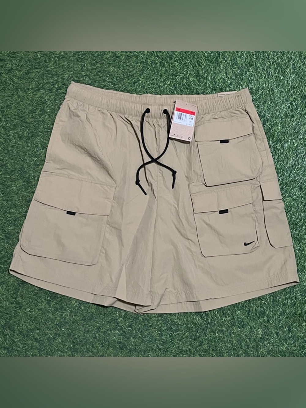 NWT Nike Tech Men's Beige Khaki Woven Cargo Shorts Tan HJ0677-297 Size L